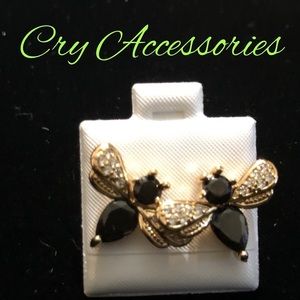 woman’s Bee Earrings